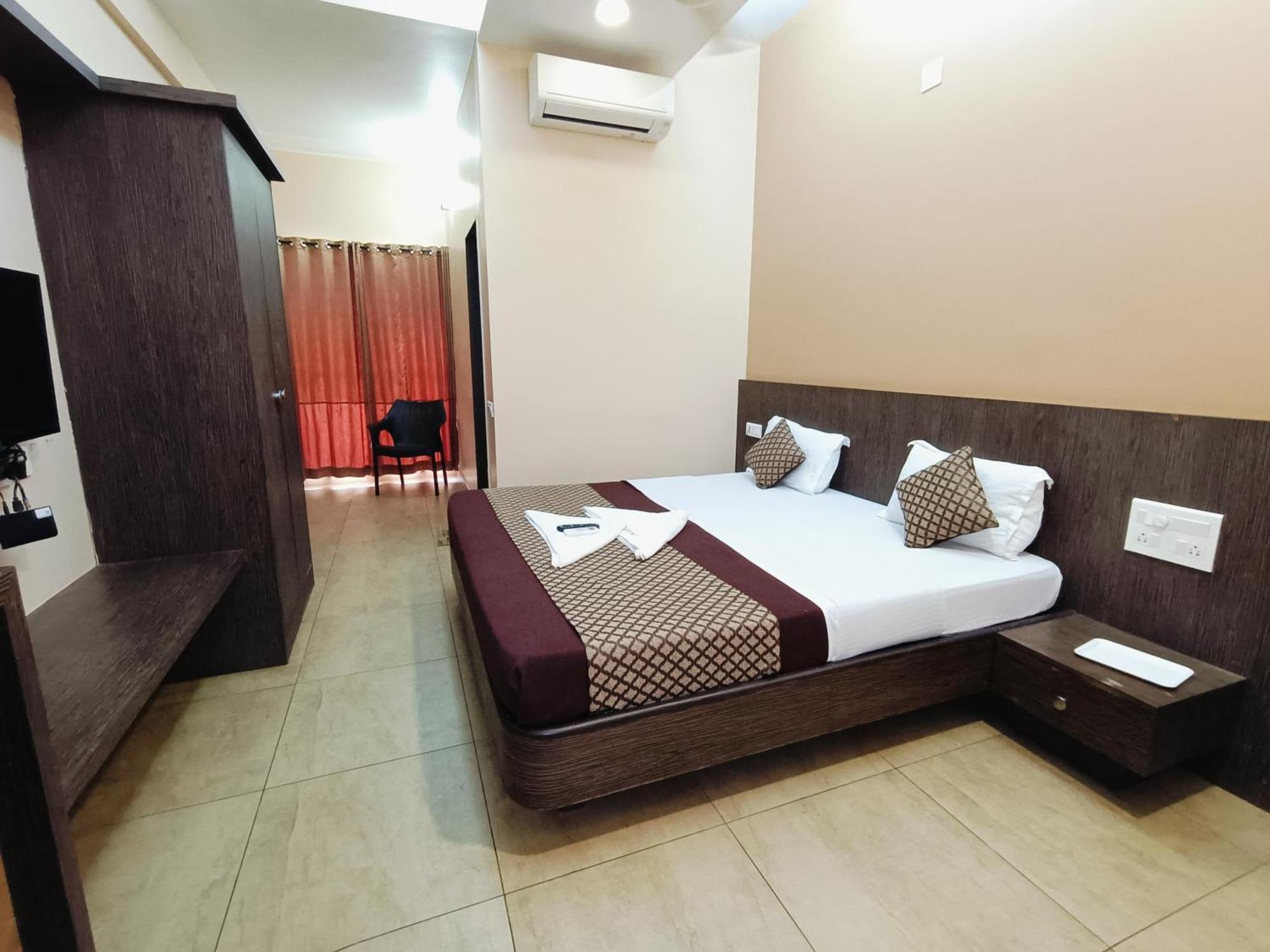 Hotel Mayura Residency Subrahmanya ภายนอก รูปภาพ