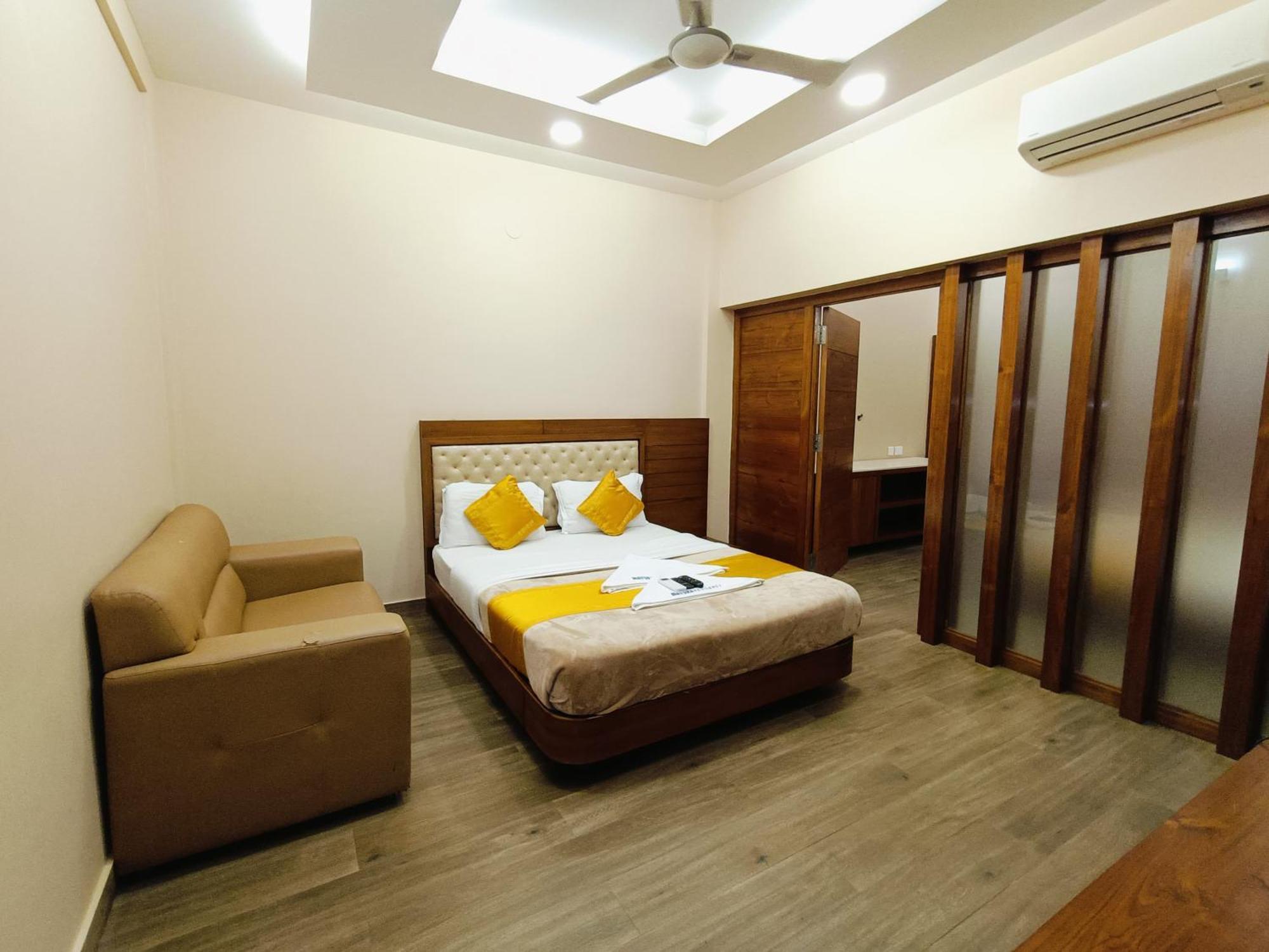 Hotel Mayura Residency Subrahmanya ภายนอก รูปภาพ