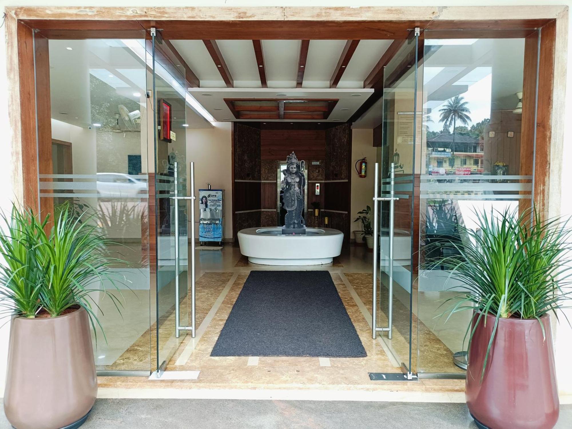 Hotel Mayura Residency Subrahmanya ภายนอก รูปภาพ