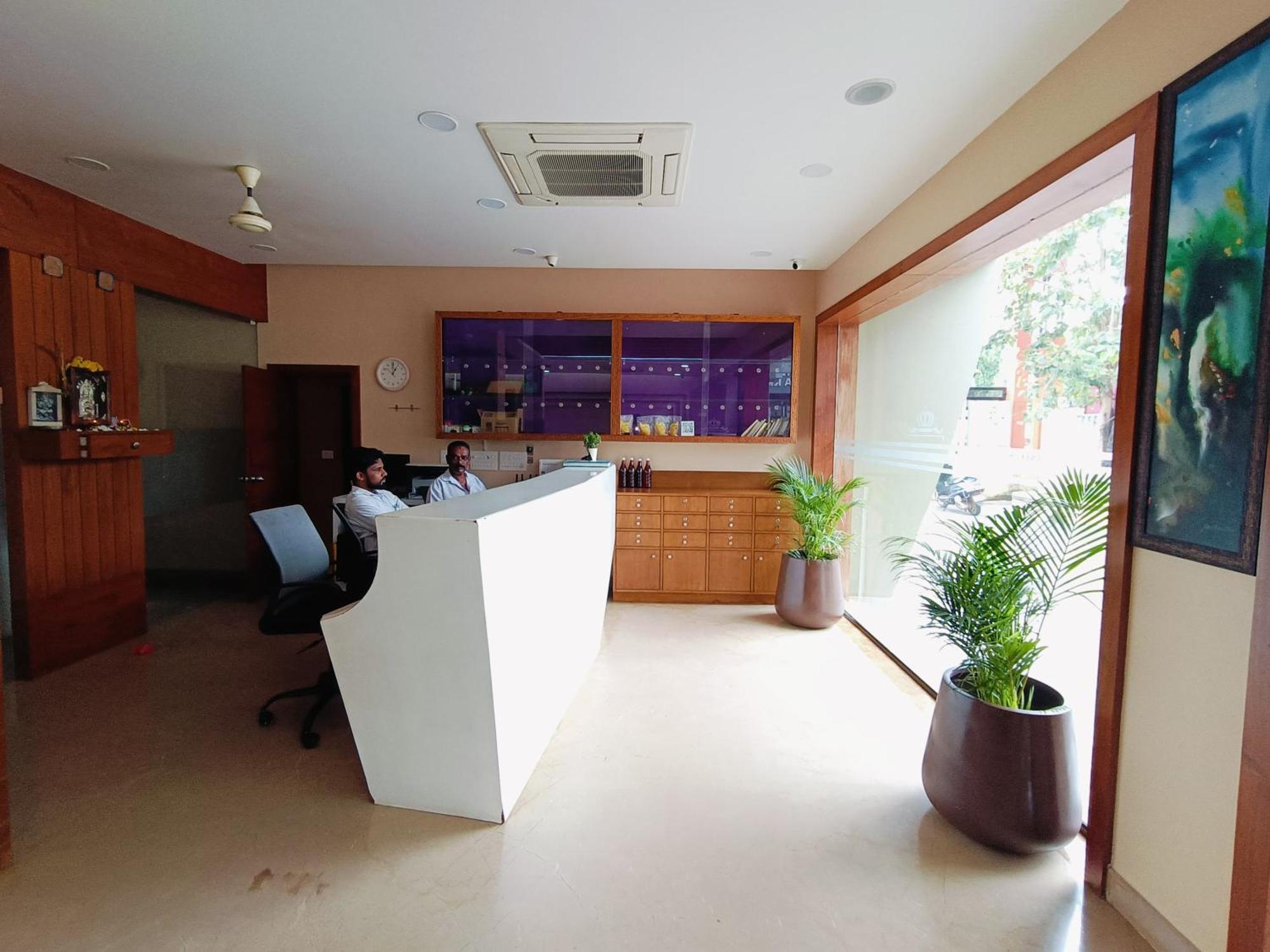 Hotel Mayura Residency Subrahmanya ภายนอก รูปภาพ